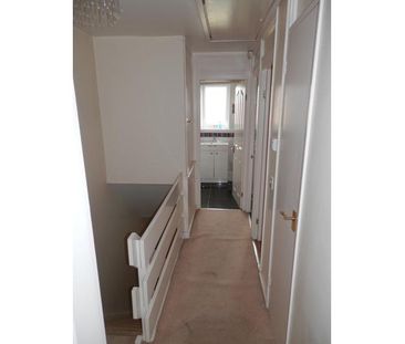 2 bedroom end of terrace house to rent - Photo 3