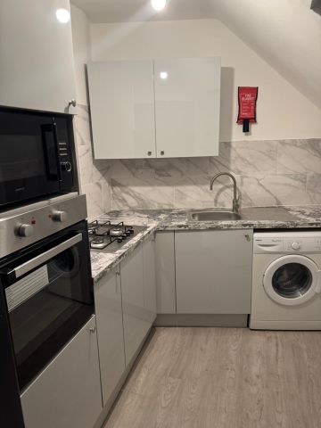 1 Bed Flat, Burley Street, LS3 - Photo 2