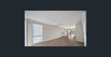 STYLISH 3 BEDROOM DUPLEX WITH RESORT STYLE AMENITIES - Photo 5