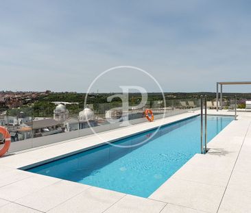 2 bedroom luxury penthouse for rent in Madrid, Spain - Photo 6