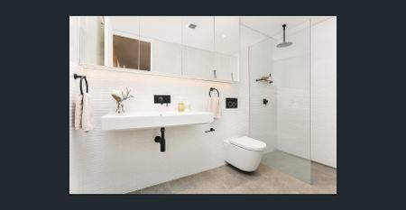 Short Lane - Furnished - Available 3 December - Photo 2