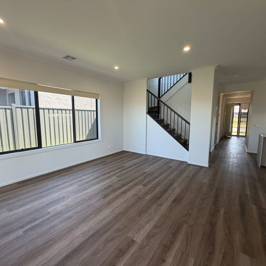 Spacious 4-Bedroom Family Home - Photo 1