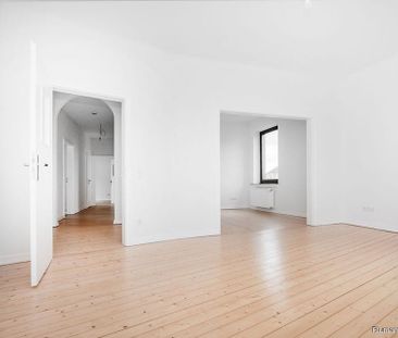 Frisch sanierte 3-4 Zimmer-Wohnung mit Balkon in zentraler Lage von... - Photo 1