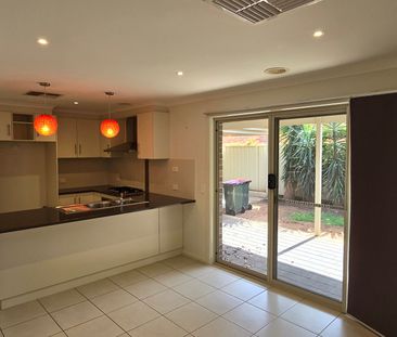 Modern Home With Three Bedrooms - Photo 4