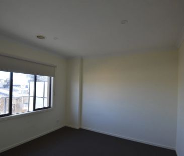 Modern 2 Bedroom Townhouse - Photo 6