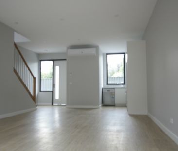 NEAR NEW 3 BEDROOM TOWNHOUSE IN HEART OF SPRINGVALE - Photo 5