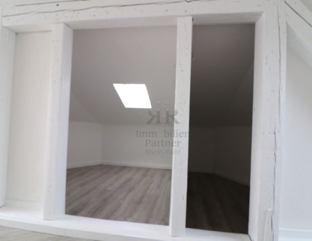 Ausgefallenes 1-Zimmer-Apartment im Dachgeschoss eines Mehrfamilienhauses! - Foto 1