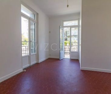 Location Appartement 5 pièces 130m² NICE 06300 - Photo 2