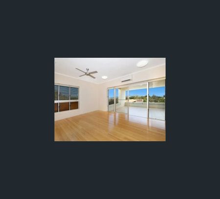 2/7 Alexandra Street, North Ward, Qld 4810 - Photo 3