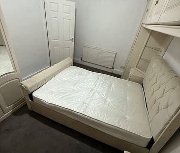 Room in a Shared House, Auckland Road, IG1 - Photo 1