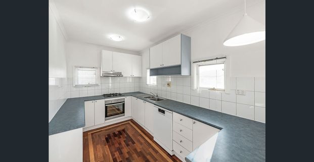 SPACIOUS & LIGHT-FILLED, EXCELLENT LOCATION! - Photo 1