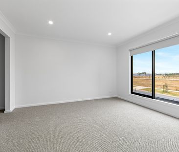 40 Deanside Drive, Deanside VIC 3336 - Photo 3