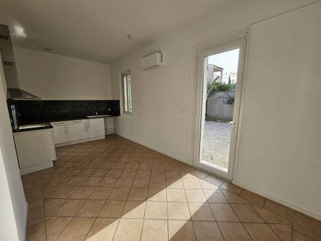 Location Maison 3 pièces 90m² SIX FOURS LES PLAGES 83140 - Photo 4