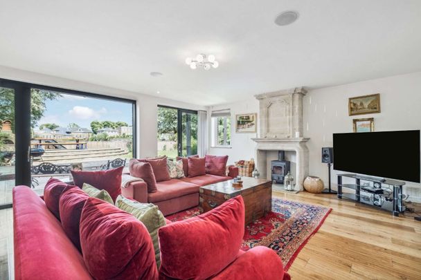 Ducks Walk, Twickenham, TW1 2DD - Photo 1