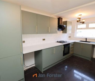 2 Bedroom House - Terraced - Photo 3