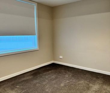 Modern one bedroom apartment in great location. - Photo 2
