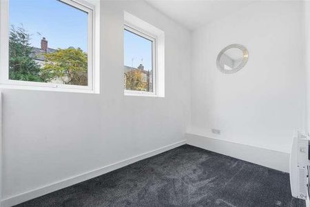 Black Road, Macclesfield, SK11 - Photo 4