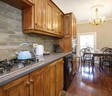 A stylish and versatile 3 bedroom 3 storey townhouse with an alloca... - Photo 6
