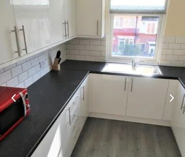 8 Bed - 24 Manor Terrace, Headingley, Leeds - LS6 1BU - Student - Photo 5