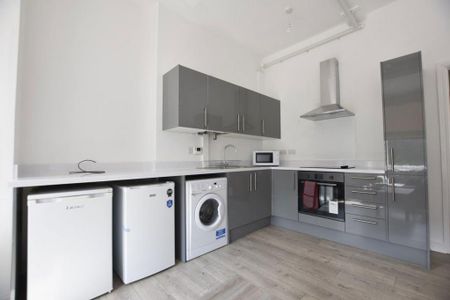 4 bedroom apartment to rent - Photo 4