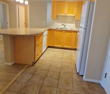 FREE 1 month rent 2-Bedroom + Den, 2-Bathroom Condo - Photo 1