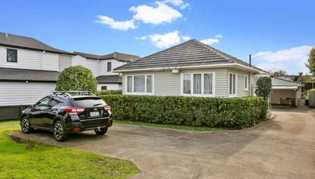 3 Bedroom house in central of Onehuga - Photo 2