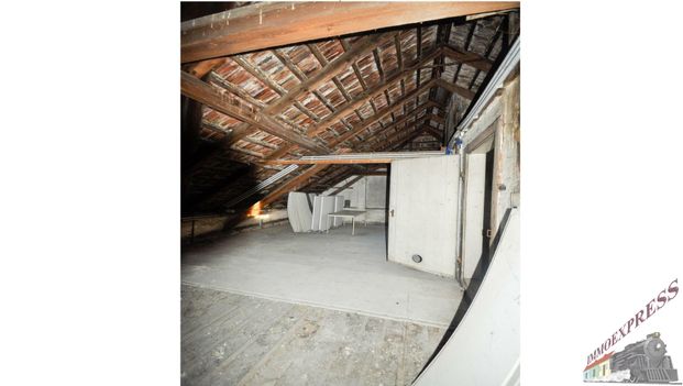 Villa in gut frequentierter und sichtbarer Lage! Ideal als Rechtsanwaltskanzlei oder Praxisraum und dgl. geeignet - Photo 1