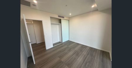 Brand New Luxury Apartment Two Bedrooms, Two Bathrooms and One Study Room with city view - Photo 4