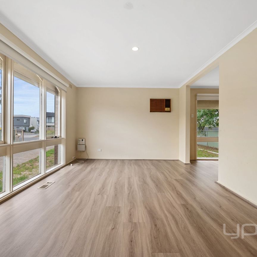 3 BEDROOM FAMILY HOME - Photo 1