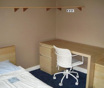 1 bedroom in a flat share to rent - Photo 4