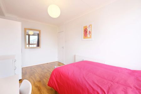 Denchworth House – Room 2 - Photo 3
