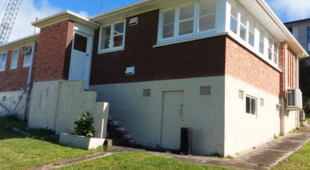 Mt Albert - 4 bedroom house - Photo 2