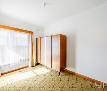 CHARMING FAMILY HOME IN A CENTRAL LOCATION! - Photo 3