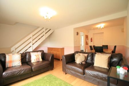 3 bedroom semi-detached house to rent - Photo 5