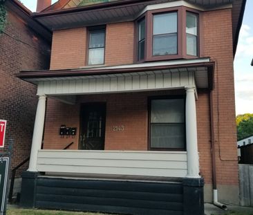 For Lease - 2143 Gerrard Street Unit# Main Fl, Toronto, Ontario - Photo 2