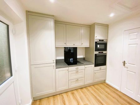 3 bedroom semi-detached house to rent - Photo 2