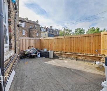 1 bedroom in a house share to rent - Photo 6