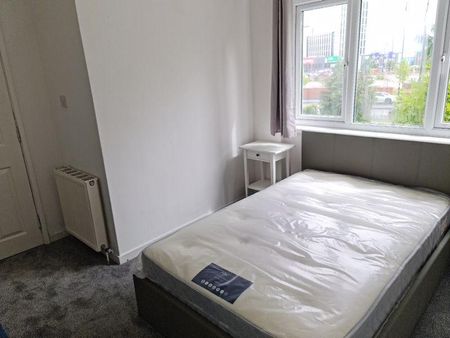 6 bedroom townhouse to rent - Photo 4