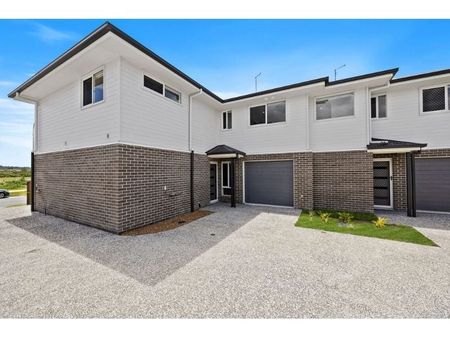 Modern Townhouse Living at 2/22 Diamond Drive – Style & Convenience! - Photo 4