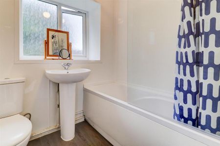 2 bedroom semi-detached house to rent - Photo 5