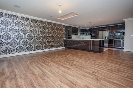 3 bed flat to rent in Studland Road, Bournemouth, BH4 - Photo 5