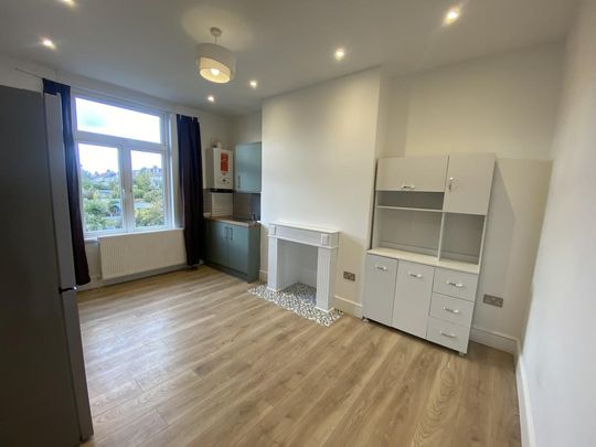 3 bedroom flat to rent - Photo 1