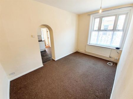 2 Bedroom Flat to Rent in Cromwell Road, Rushden, Northants, NN10 - Photo 5