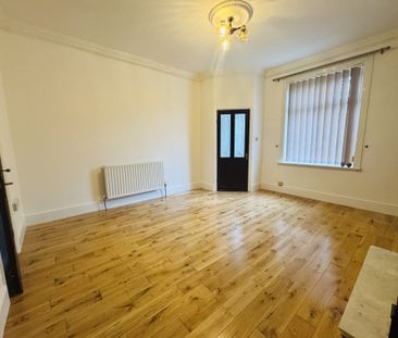 Mansion Terrace, Bradford - Photo 4