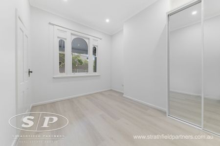 Renovated Terrace Living - Photo 3