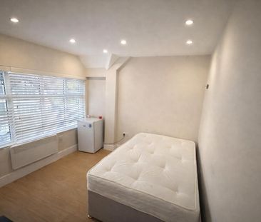 Beechmount Avenue, London W7 - Photo 1