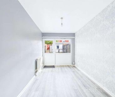 Underwood, New Addington, CR0 - Photo 1