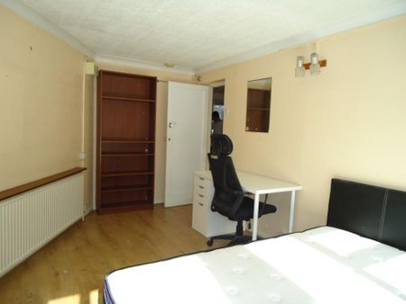 4 bedroom detached house to rent - Photo 5