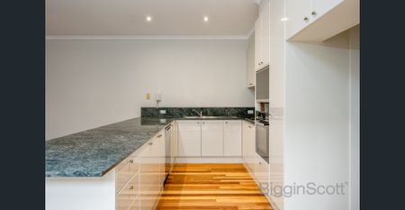 Superb Single Level Style and Space - Photo 4