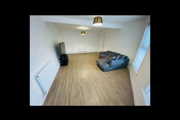 2 Bed Terraced House, St. Johns Lane, BS3 - Photo 1